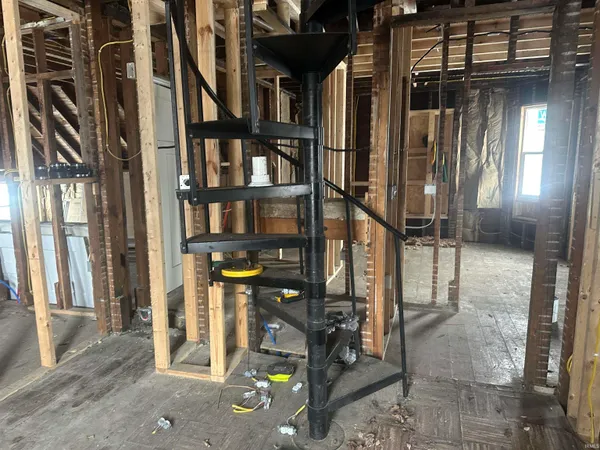 $215,900 | 550 Lincolnway East, Mishawaka, IN 46544