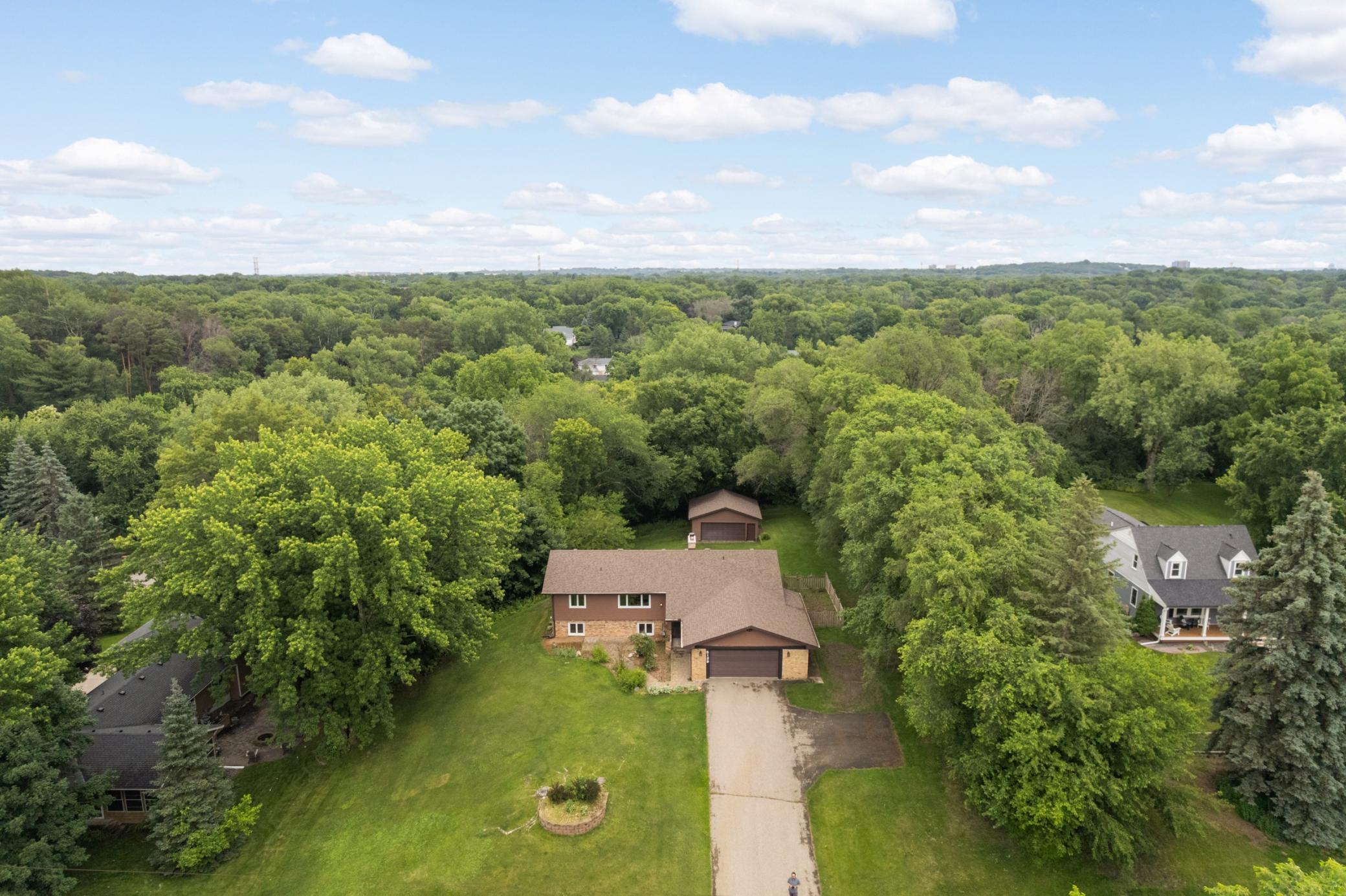5139 Woodhill Road Minnetonka, MN 55345 - Photo 2 of 41