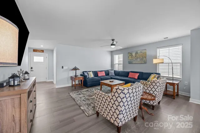 $390,000 | 4217 Jones Crk Lane, Charlotte, NC 28215