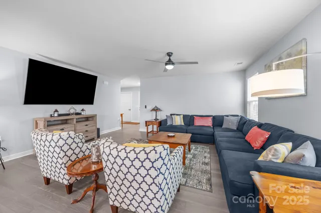 $390,000 | 4217 Jones Crk Lane, Charlotte, NC 28215