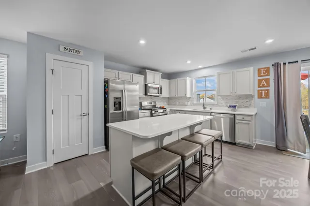 $390,000 | 4217 Jones Crk Lane, Charlotte, NC 28215