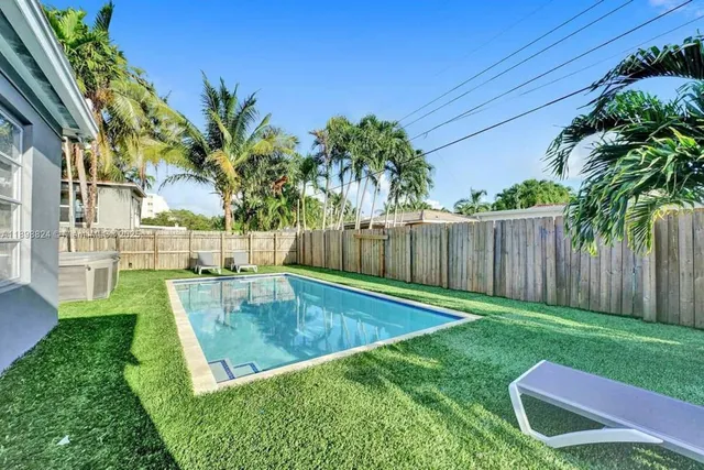 $6,995 | 1024 Northeast 4th Street, Hallandale Beach, FL 33009