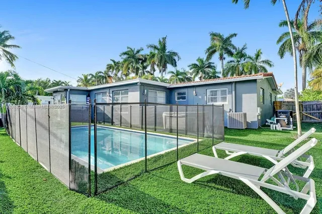 $6,995 | 1024 Northeast 4th Street, Hallandale Beach, FL 33009