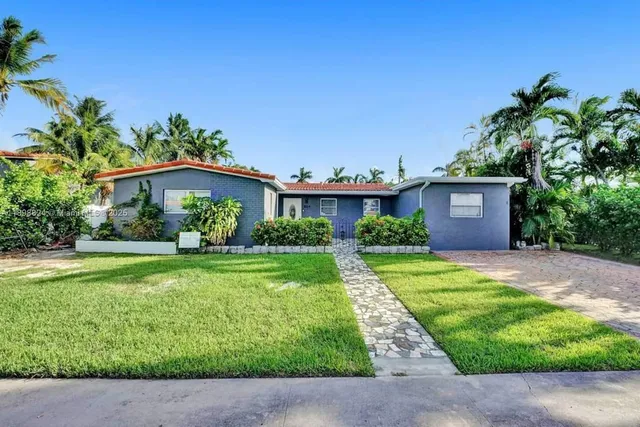 $6,995 | 1024 Northeast 4th Street, Hallandale Beach, FL 33009