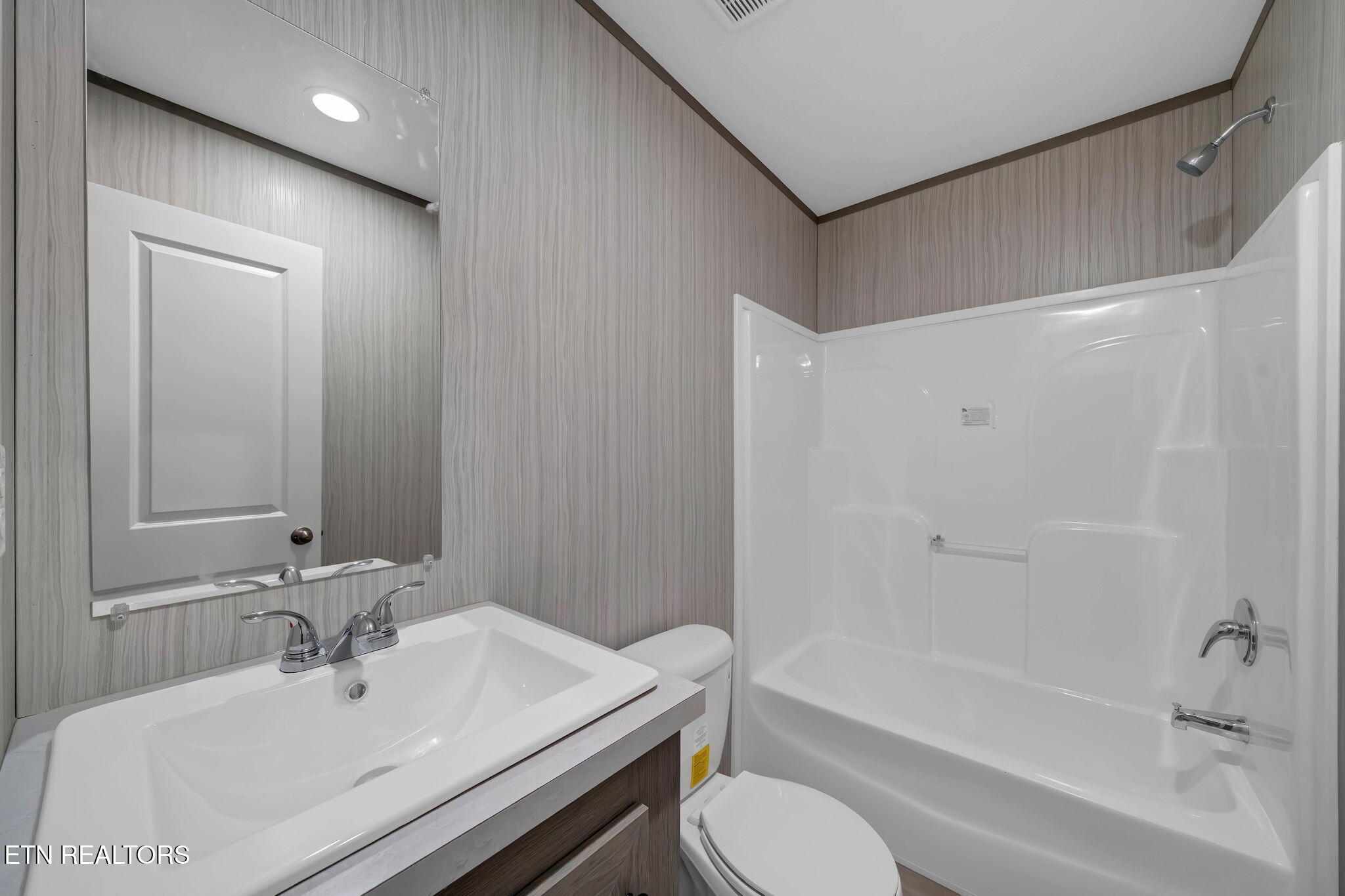182 Tazewell Pike Luttrell, TN 37779 - Photo 16 of 23 Bathroom 2