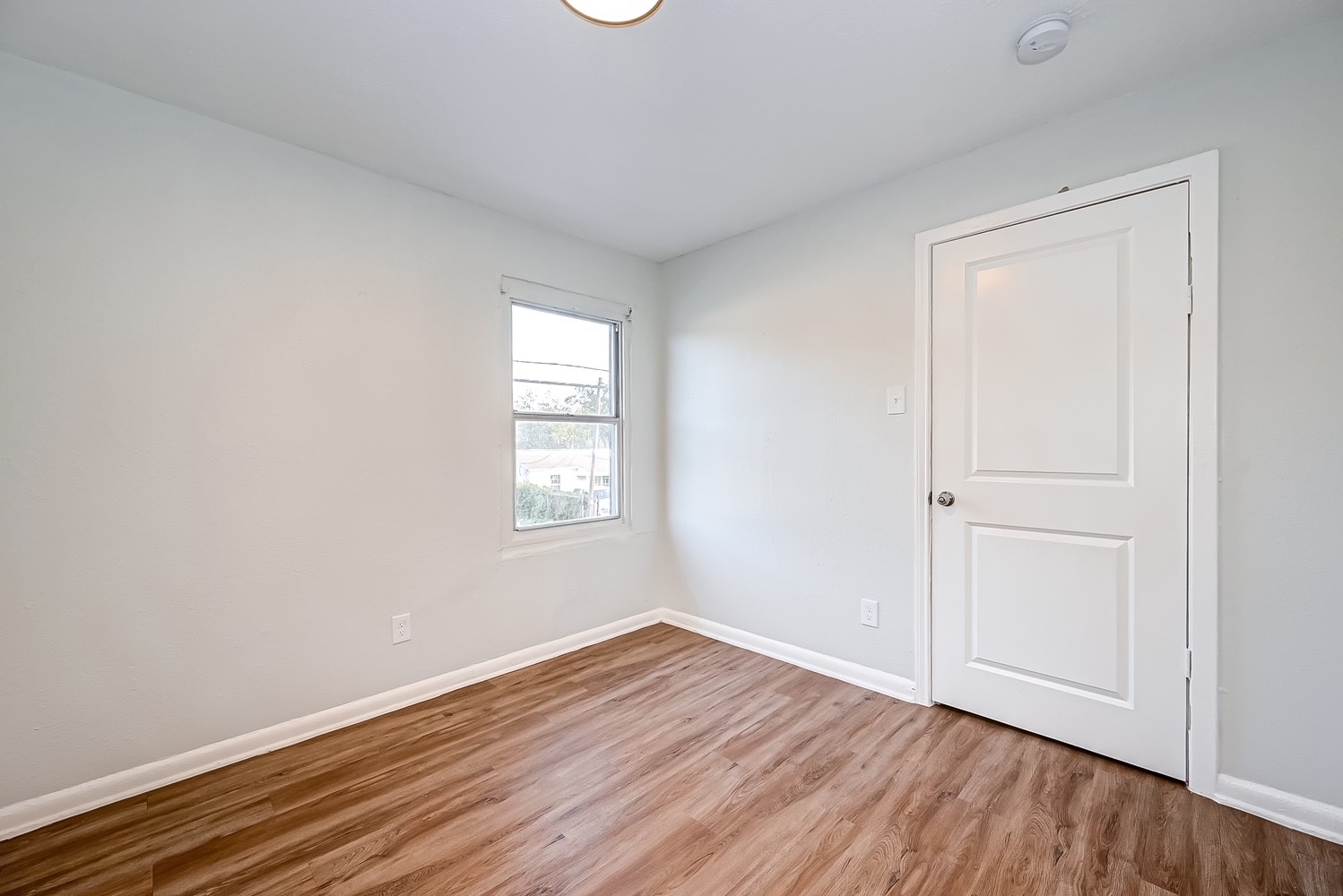 6420 Conley Street, Unit 4 Houston, TX 77021 - Photo 23 of 27 an empty room with wooden floor and windows