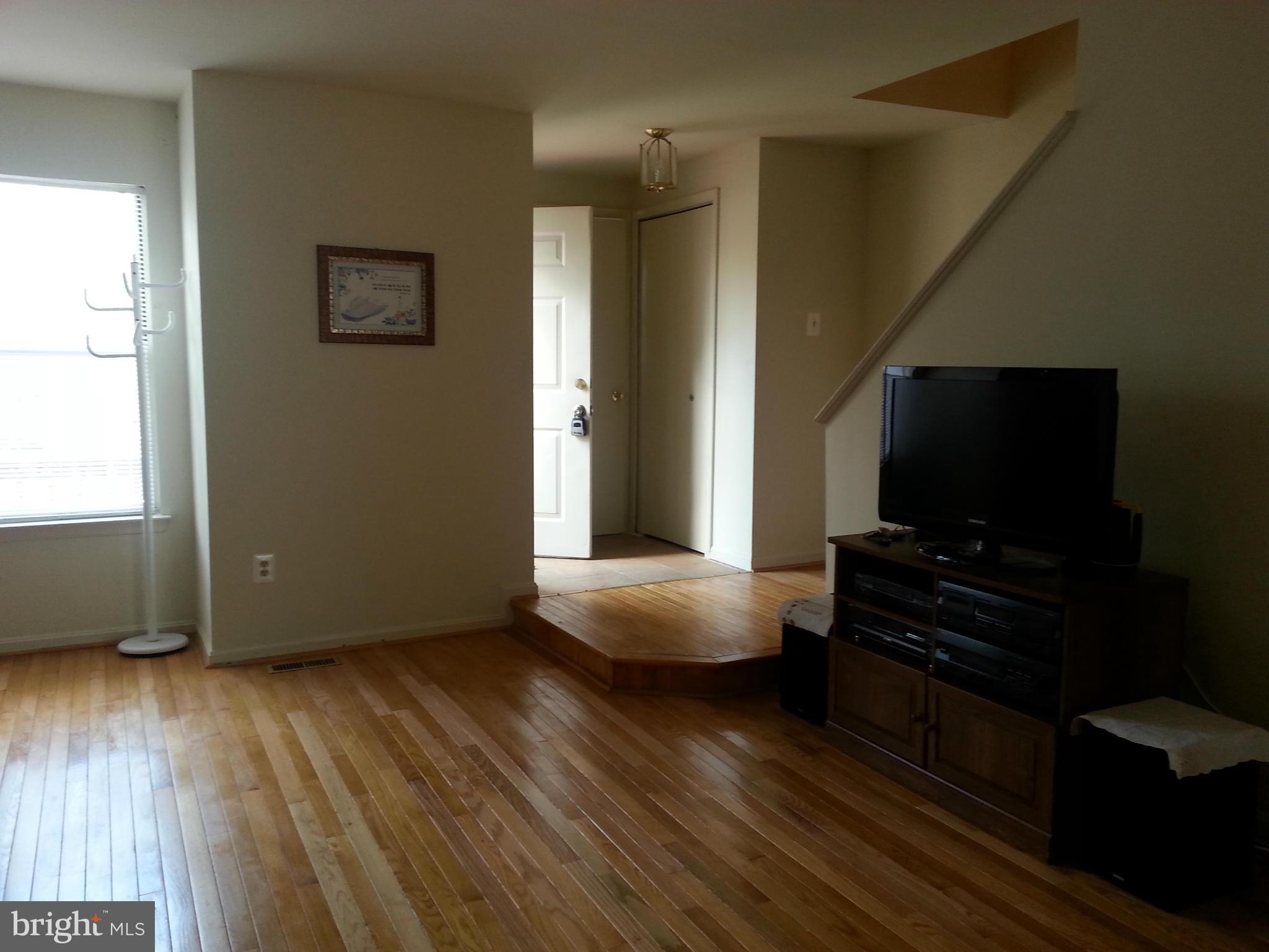 8687 Ridge Road Ellicott City, MD 21043 - Photo 4 of 9 Living Room
