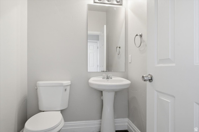 4496 West 11800 South South Jordan, UT 84009 - Photo 12 of 33 Half bath featuring baseboards