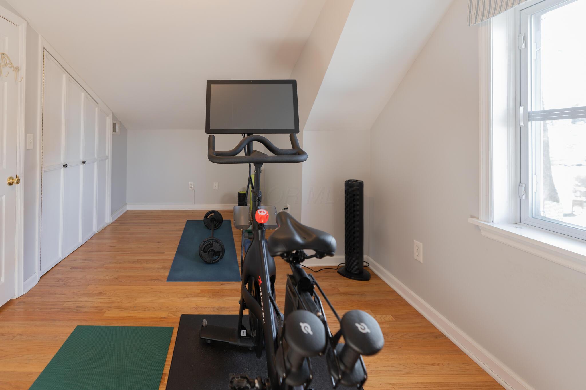 876 Thomas Road Columbus, OH 43212 - Photo 16 of 23 Bright natural light