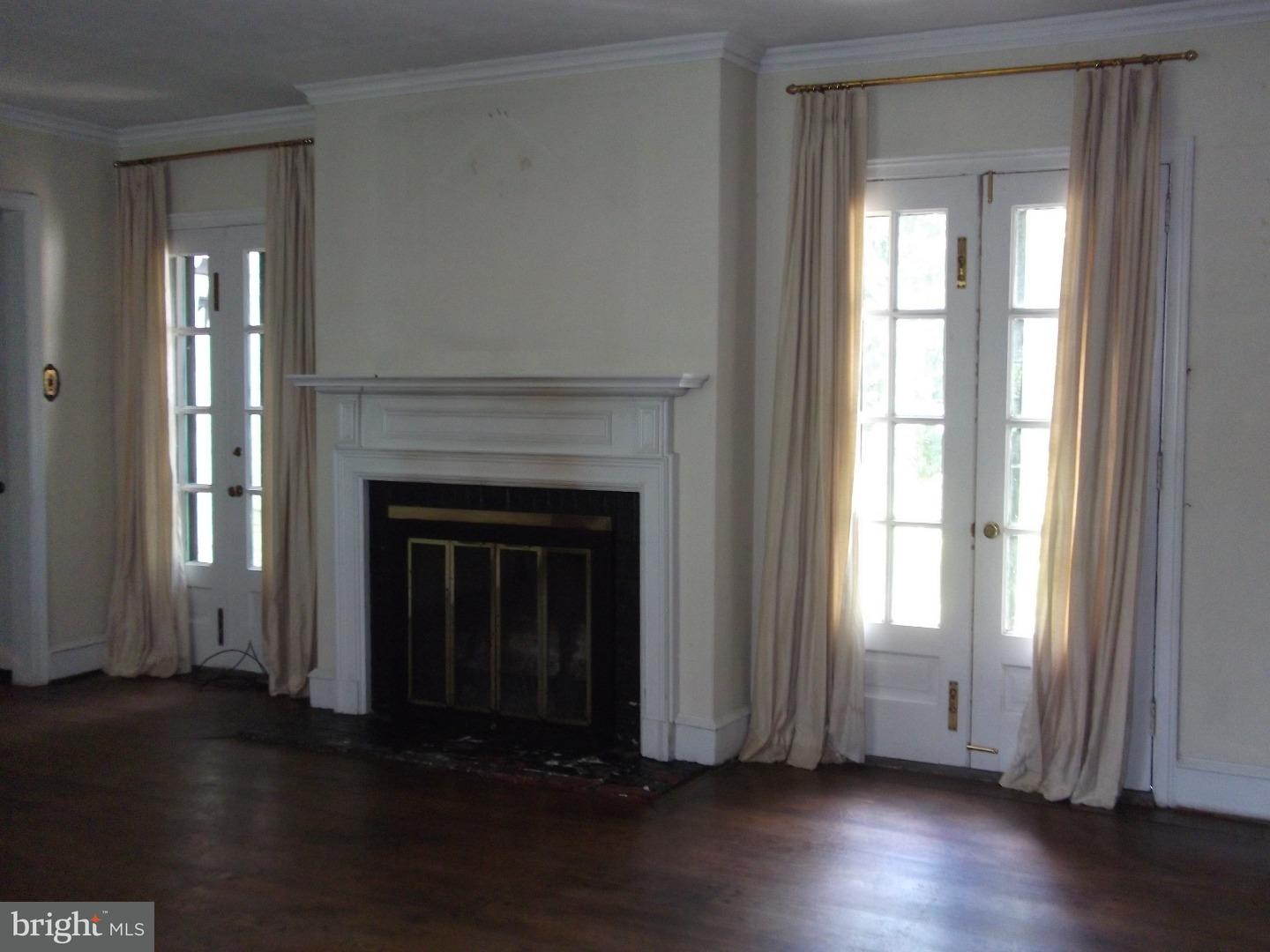 237 North Bent Road Wyncote, PA 19095 - Photo 12 of 25 Living Room