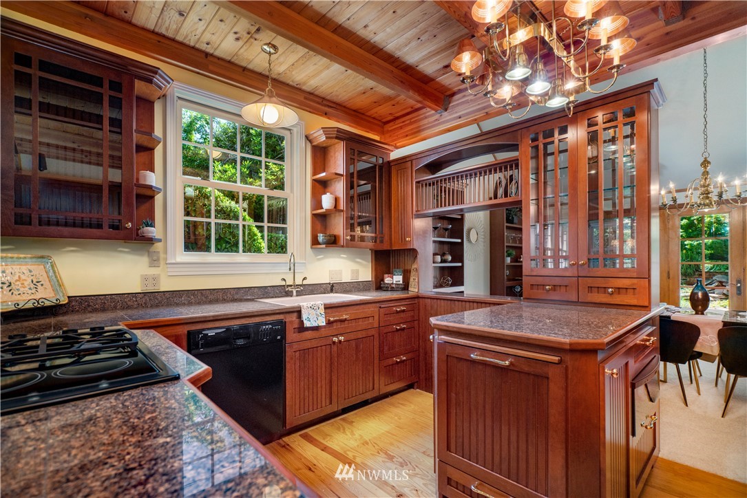 4536 Southwest Director Street Seattle, WA 98136 - Photo 13 of 40 Gallery Image 13