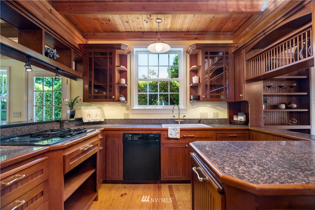 4536 Southwest Director Street Seattle, WA 98136 - Photo 14 of 40 Gallery Image 14