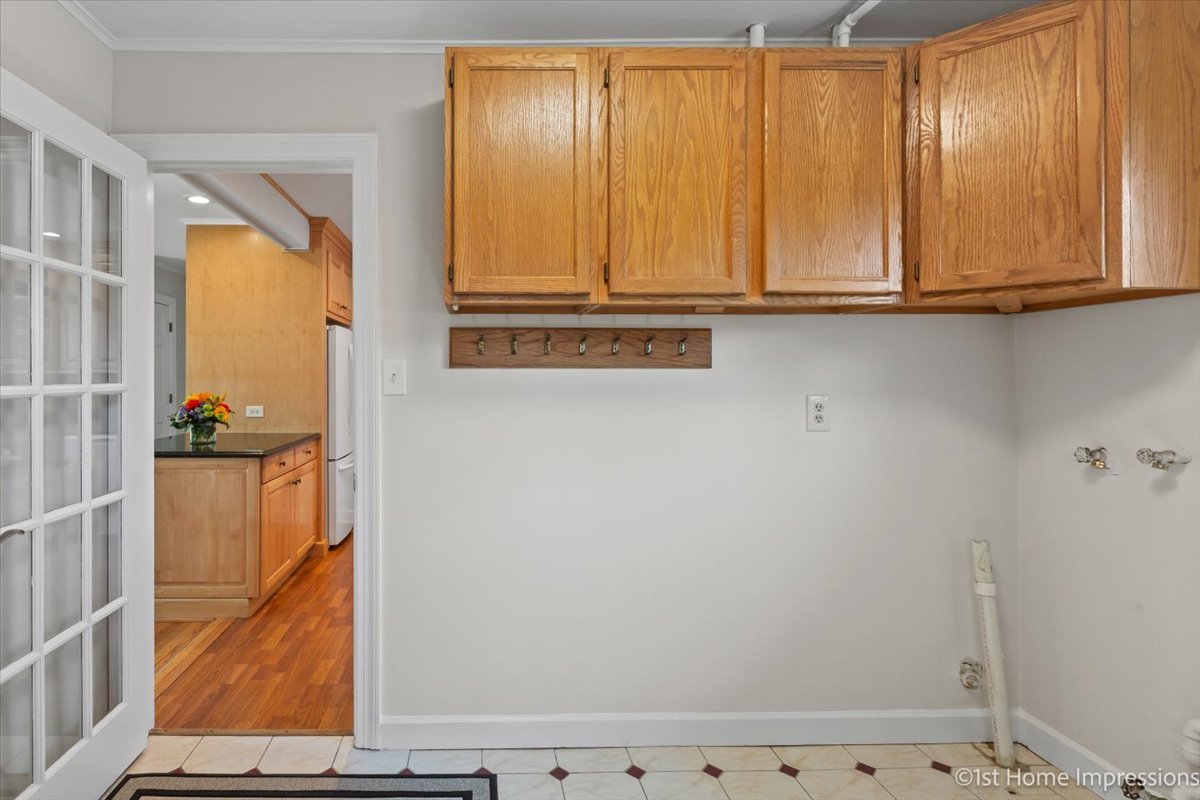 10937 Austin Avenue Chicago Ridge, IL 60415 - Photo 20 of 26 a view of closet