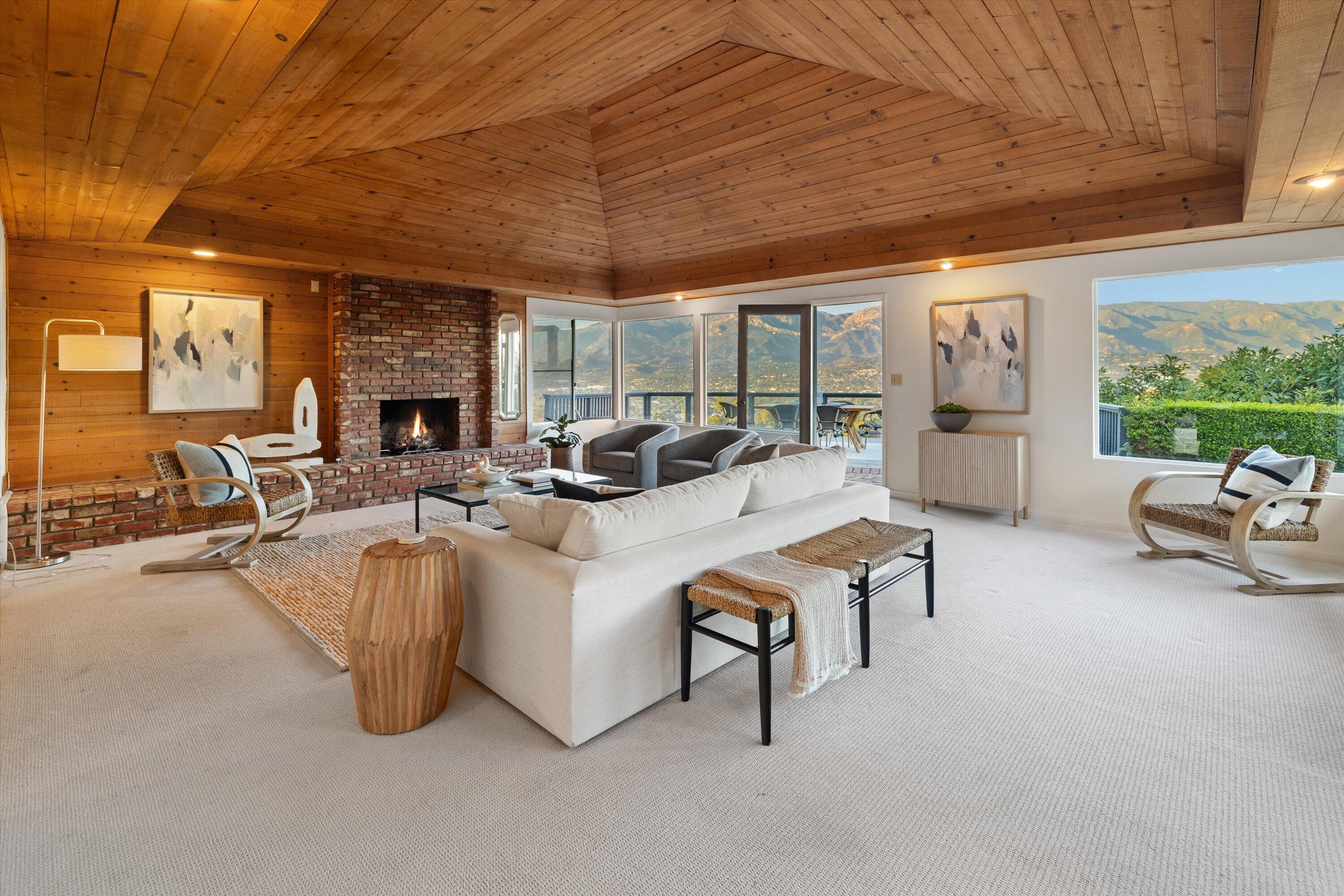 1638 La Coronilla Drive Santa Barbara, CA 93109 - Photo 15 of 41 Living Room