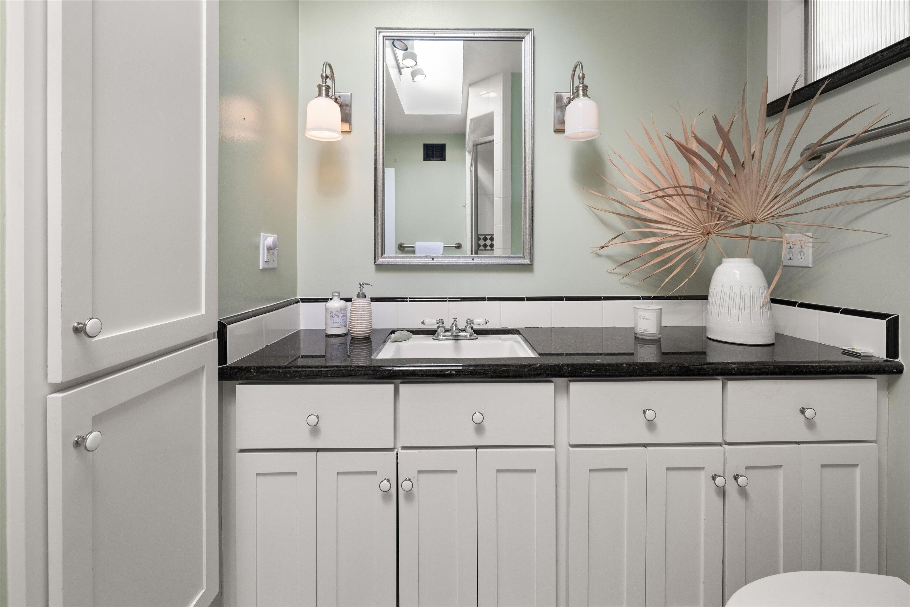 1638 La Coronilla Drive Santa Barbara, CA 93109 - Photo 25 of 41 Primary Bathroom