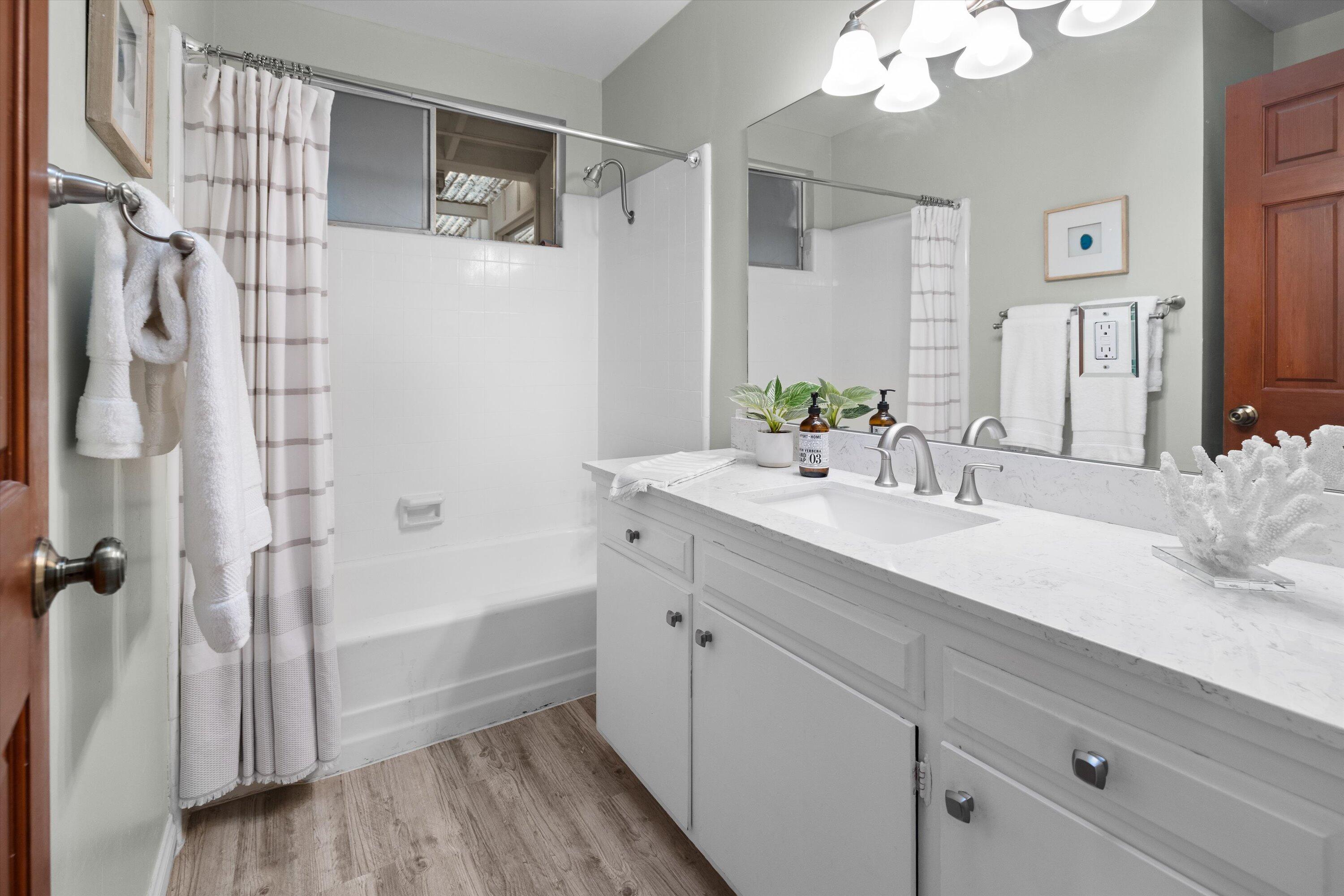 1638 La Coronilla Drive Santa Barbara, CA 93109 - Photo 30 of 41 Bathroom 2