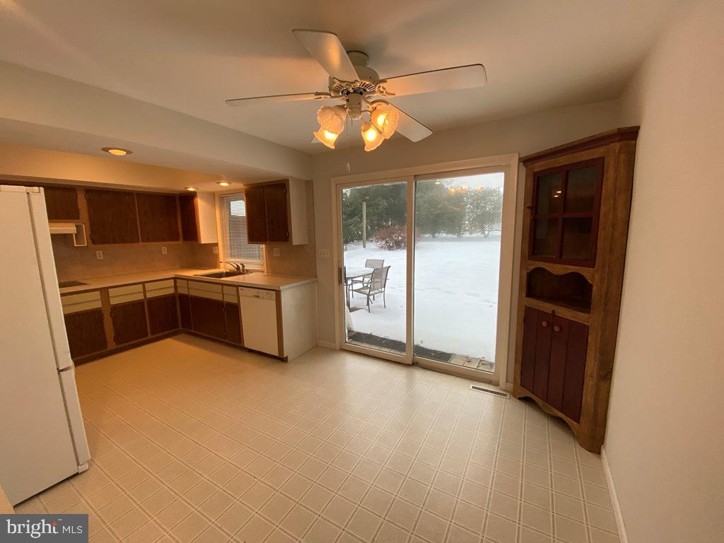 1618 Lambeth Road Lancaster, PA 17601 - Photo 5 of 14
