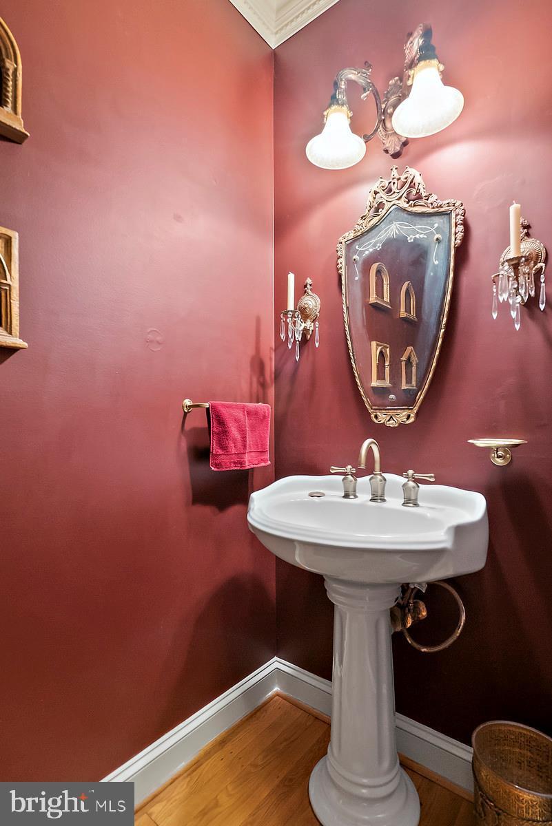 35361 Paxson Road Round Hill, VA 20141 - Photo 16 of 30 Powder Room