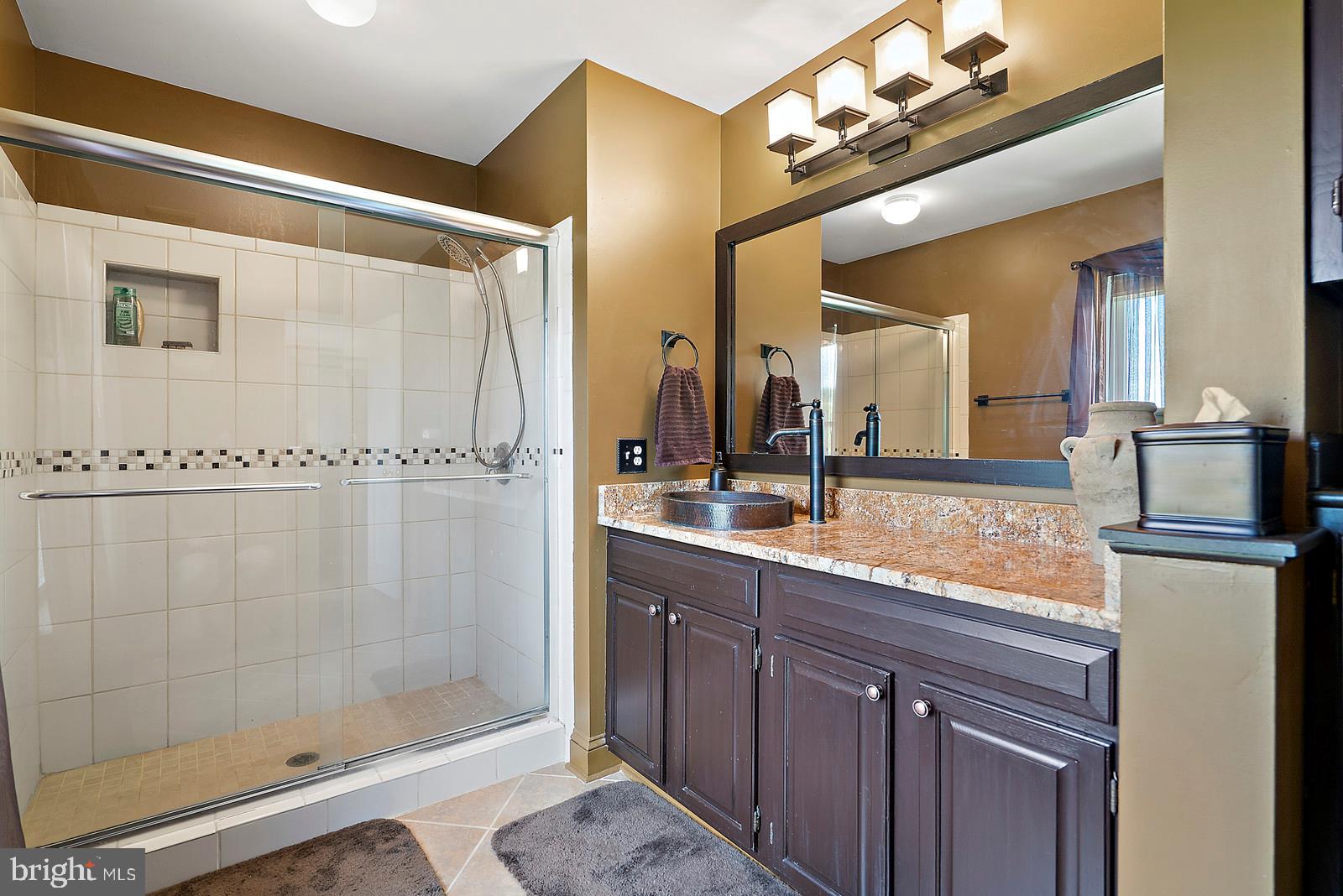 35361 Paxson Road Round Hill, VA 20141 - Photo 26 of 30 Hall Bath