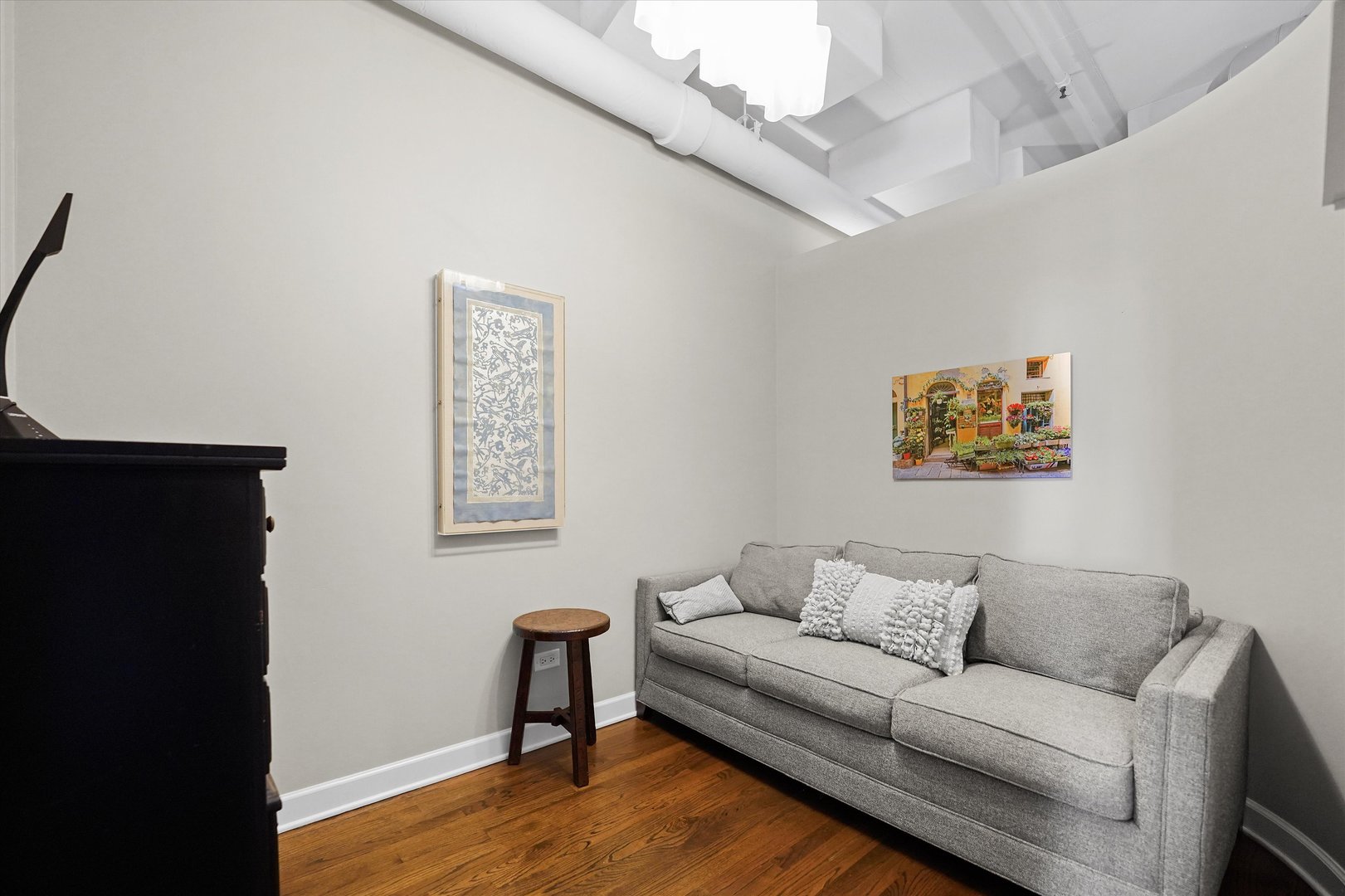 1301 West Madison Street, Unit 629 Chicago, IL 60607 - Photo 13 of 25 a living room with furniture and a wooden floor