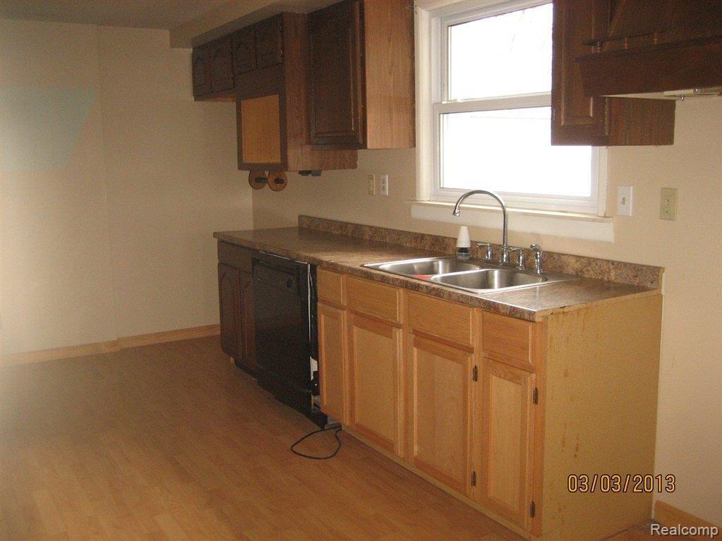 56540 Hayes Road Macomb, MI 48042 - Photo 3 of 19 Kitchen.JPG
