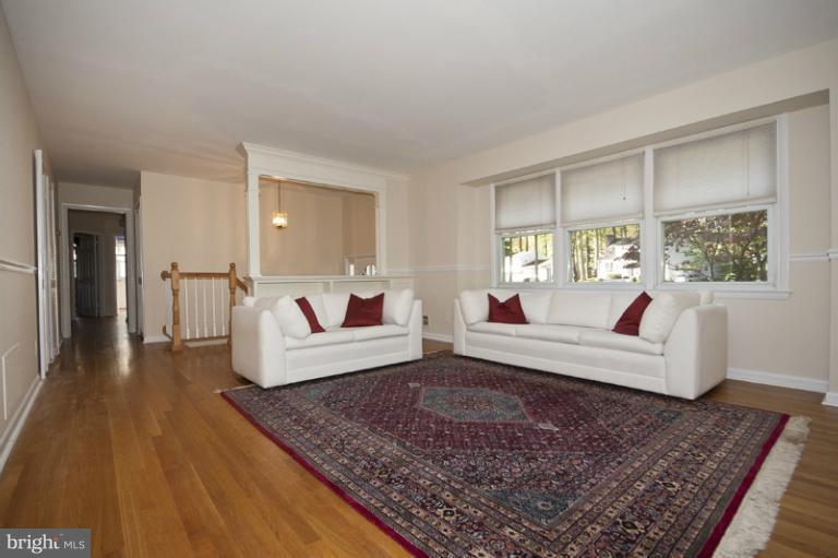 2121 Woodfork Road Lutherville-Timonium, MD 21093 - Photo 18 of 20 Living Room