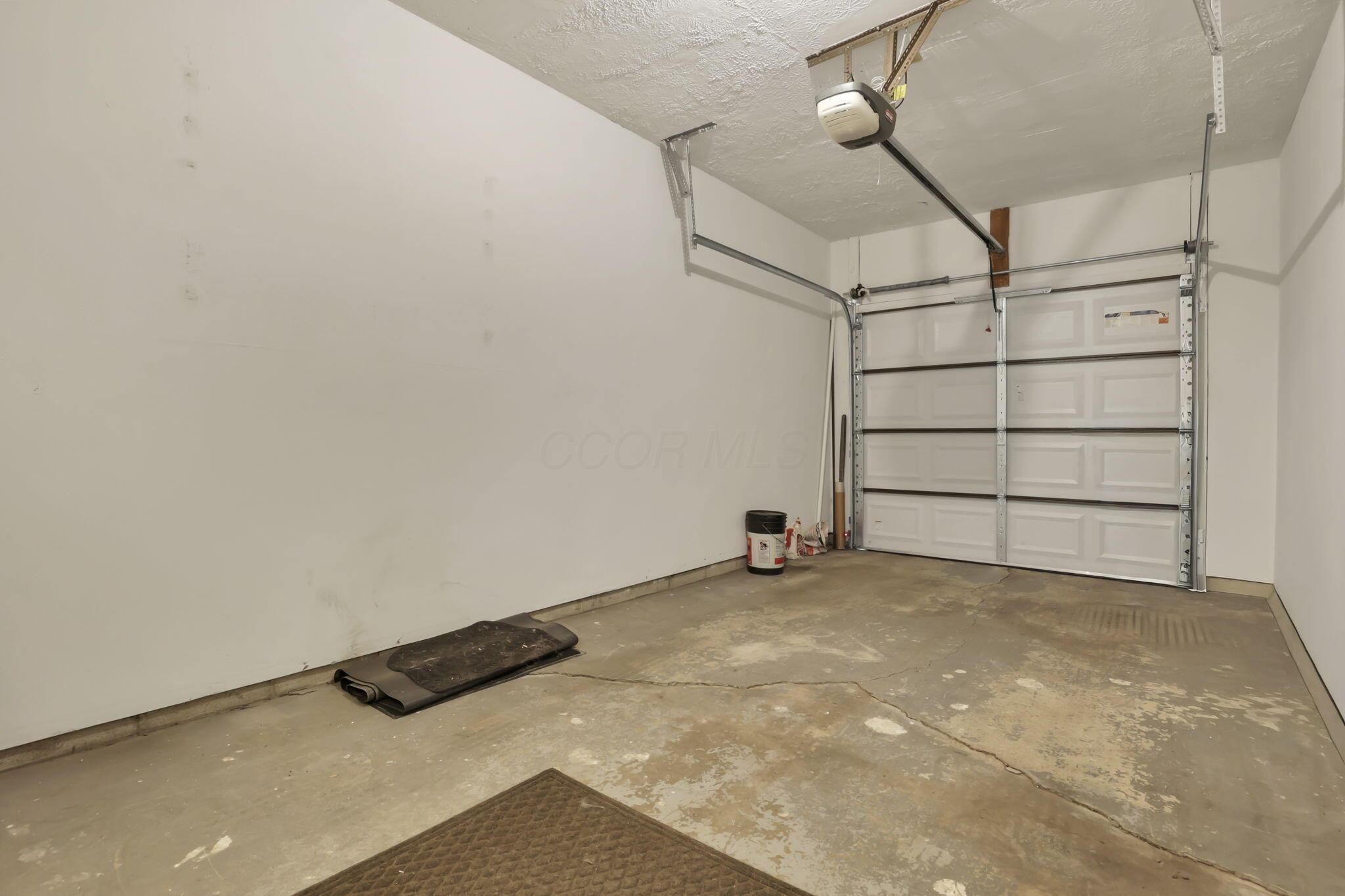 2014 Queensgate Lane Columbus, OH 43235 - Photo 21 of 26 34-web-or-mls-0N4A5729