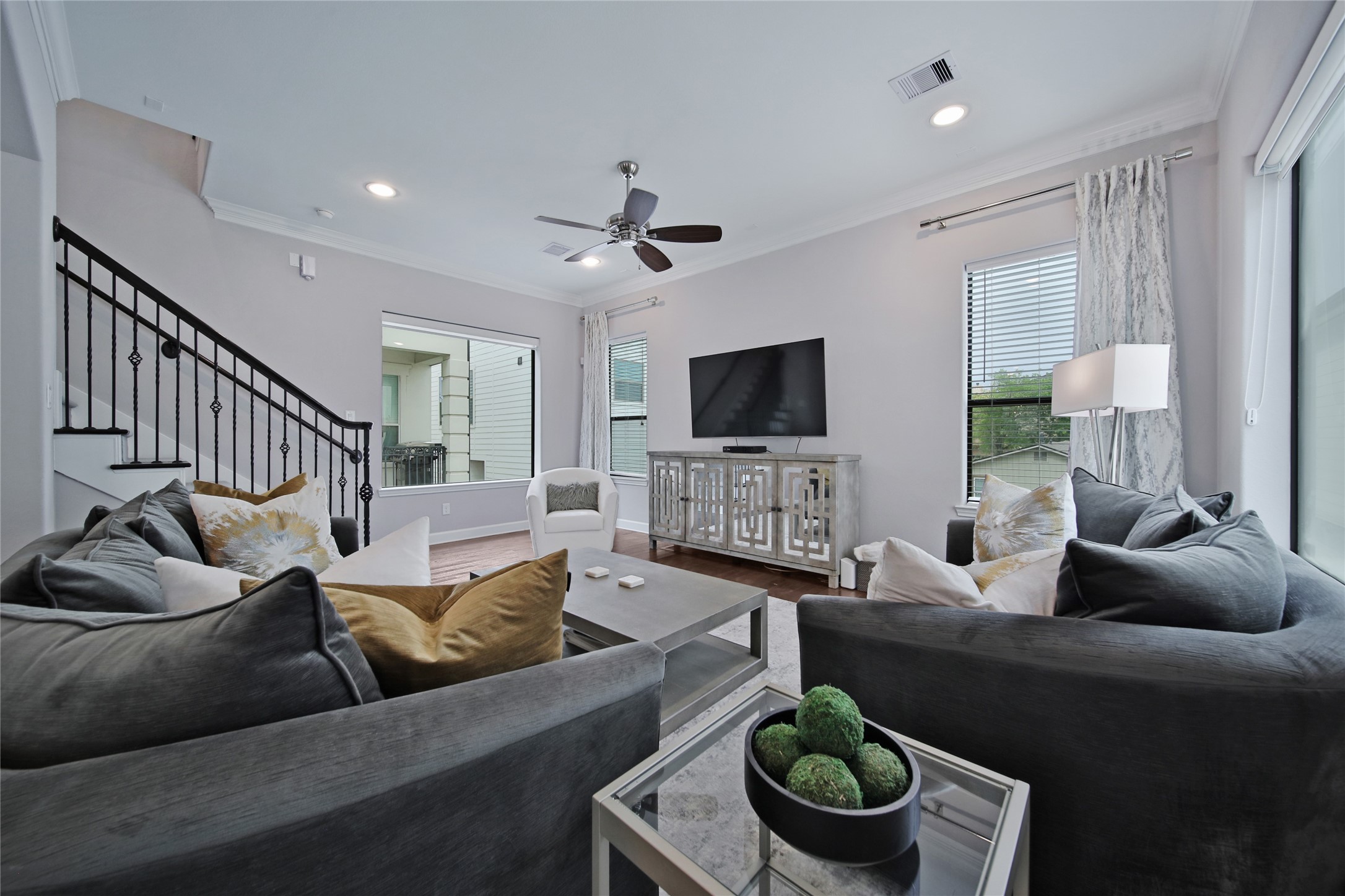 5703 Kansas Street Houston, TX 77007 - Photo 13 of 20 a living room with furniture and a flat screen tv