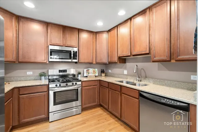 $364,900 | 1631 Pauline Circle, Mundelein, IL 60060