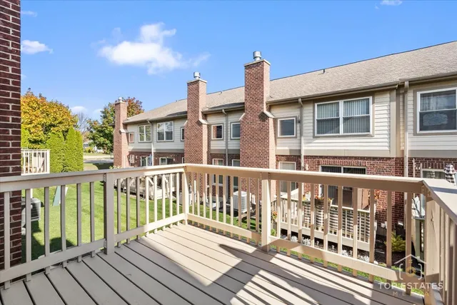 $364,900 | 1631 Pauline Circle, Mundelein, IL 60060