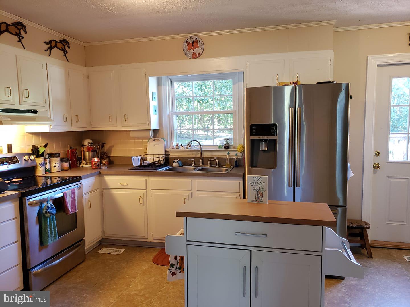 6004 Burr Hill Road Rhoadesville, VA 22542 - Photo 5 of 21 Room for Table and Chairs!