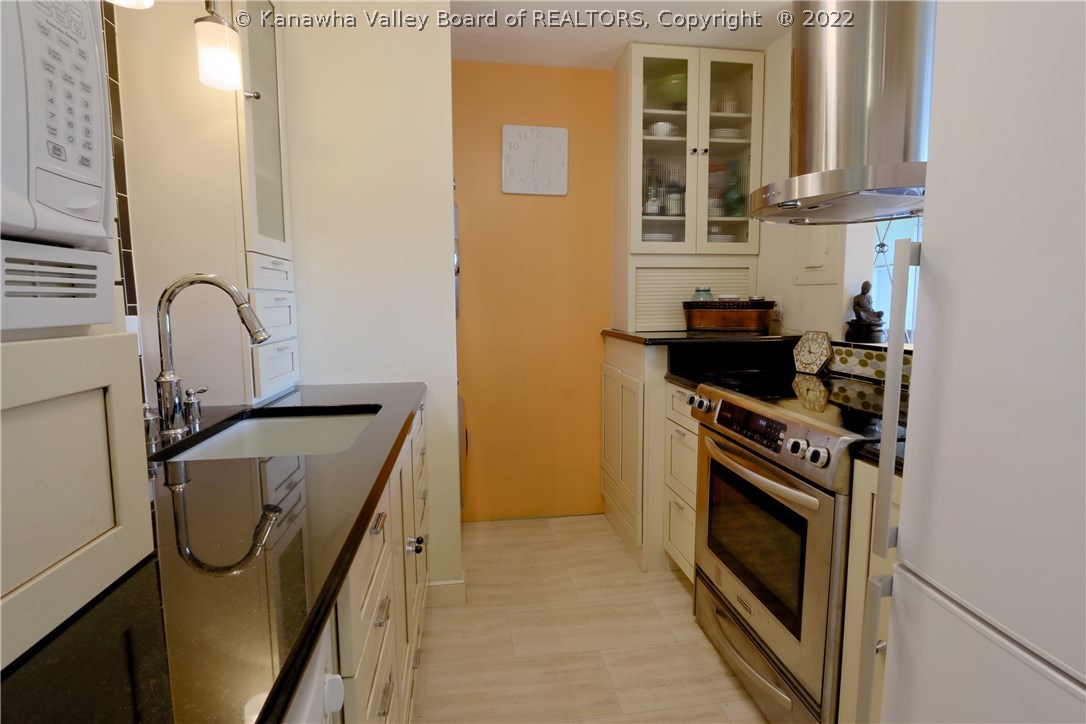 1800 Roundhill Road, Unit 1107 Charleston, WV 25314 - Photo 15 of 28 Gallery Image 15