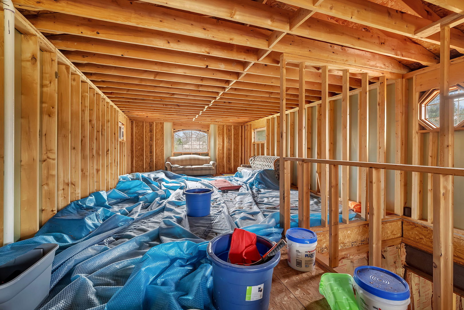 36963 Irish Lane Custer Park, IL 60481 - Photo 35 of 49 a room with furniture