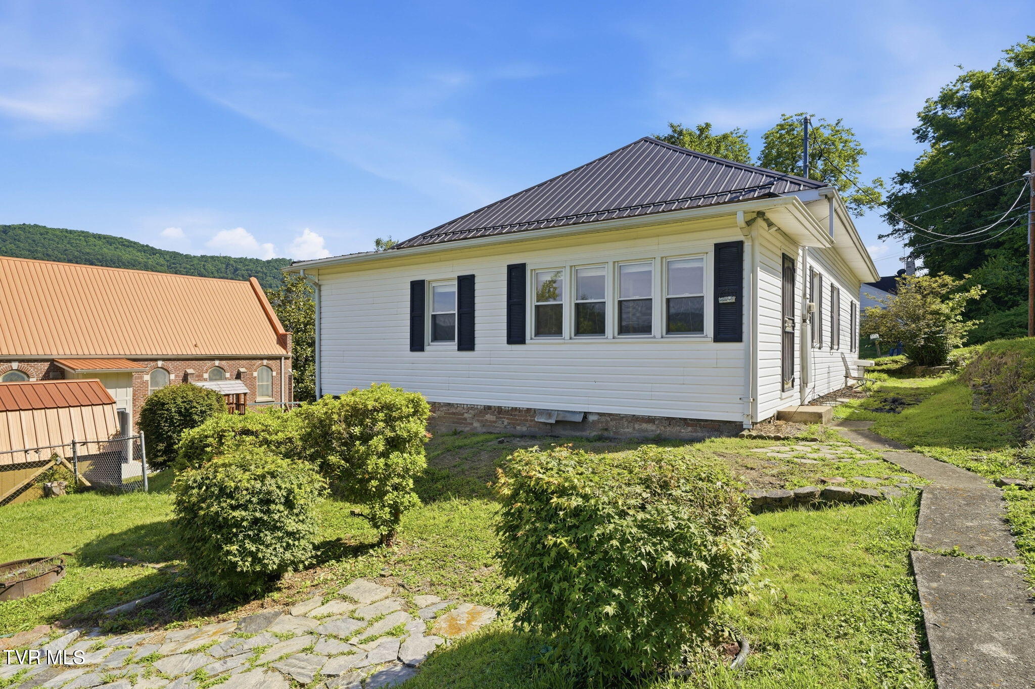 310 Pine Street Erwin, TN 37650 - Photo 22 of 23 13-web-or-mls-310 Pine St-20