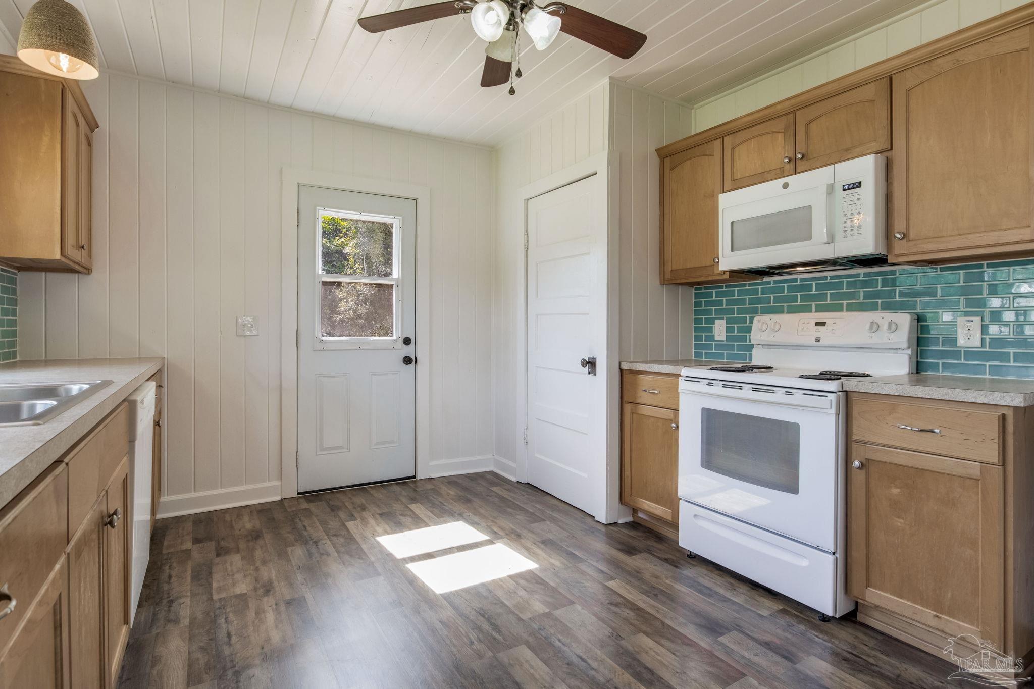 5163 Ward Basin Road Milton, FL 32583 - Photo 7 of 48 Gallery Image 7