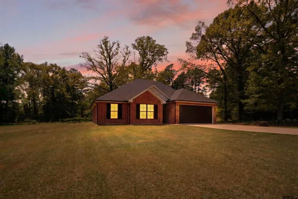 $2,600 | 18310 Timber Oaks Drive, Lindale, TX 75771