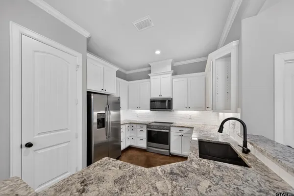 $2,600 | 18310 Timber Oaks Drive, Lindale, TX 75771