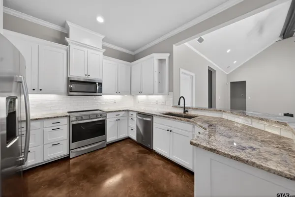 $2,600 | 18310 Timber Oaks Drive, Lindale, TX 75771