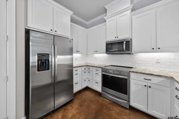 $2,600 | 18310 Timber Oaks Drive, Lindale, TX 75771