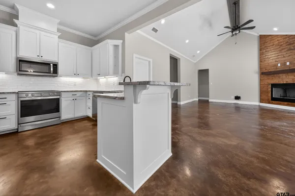 $2,600 | 18310 Timber Oaks Drive, Lindale, TX 75771