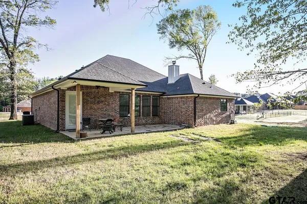 $2,600 | 18310 Timber Oaks Drive, Lindale, TX 75771