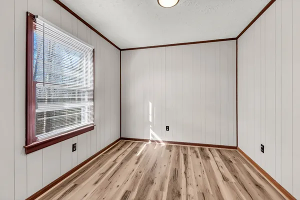 $1,050 | 335 Country Lane, Dover, TN 37058