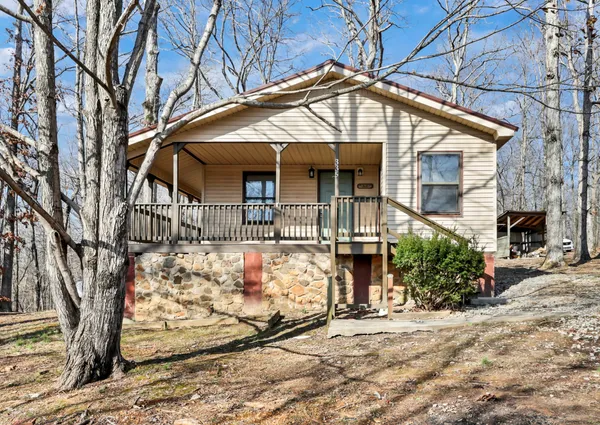 $1,050 | 335 Country Lane, Dover, TN 37058