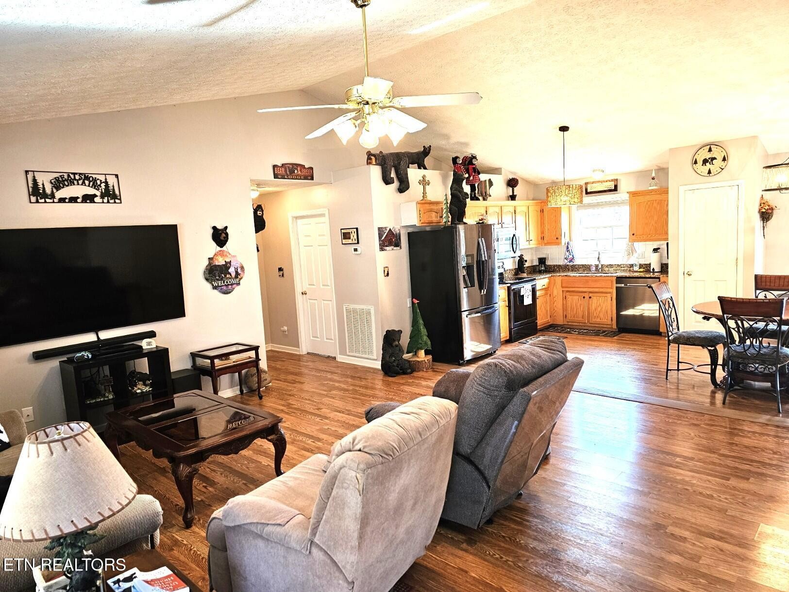 5110 Morganton Road Greenback, TN 37742 - Photo 4 of 18