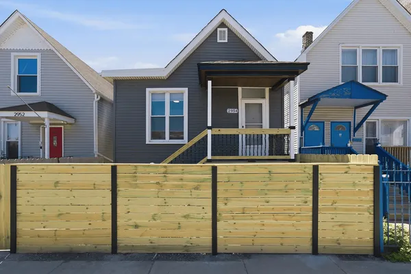 $2,350 | 2954 North Elston Avenue, Unit 1, Chicago, IL 60618