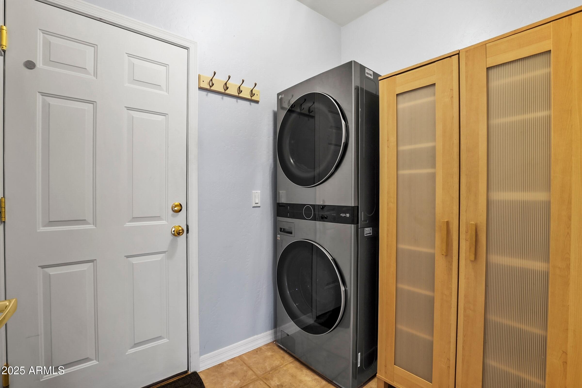 300 West Cody Circle Payson, AZ 85541 - Photo 24 of 25 a view of a hallway with washer and dryer