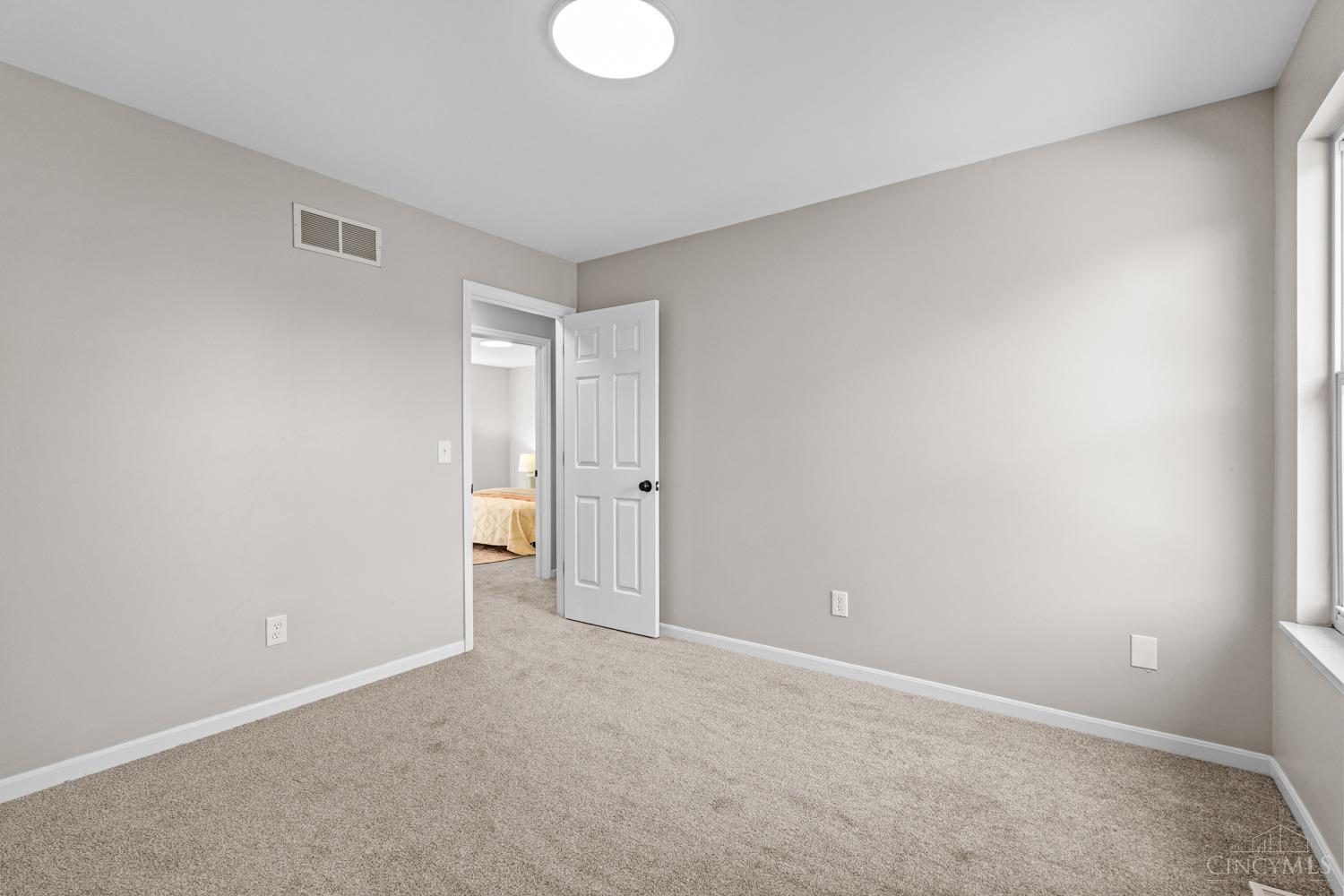 3138 Ebenezer Road Cincinnati, OH 45248 - Photo 37 of 57