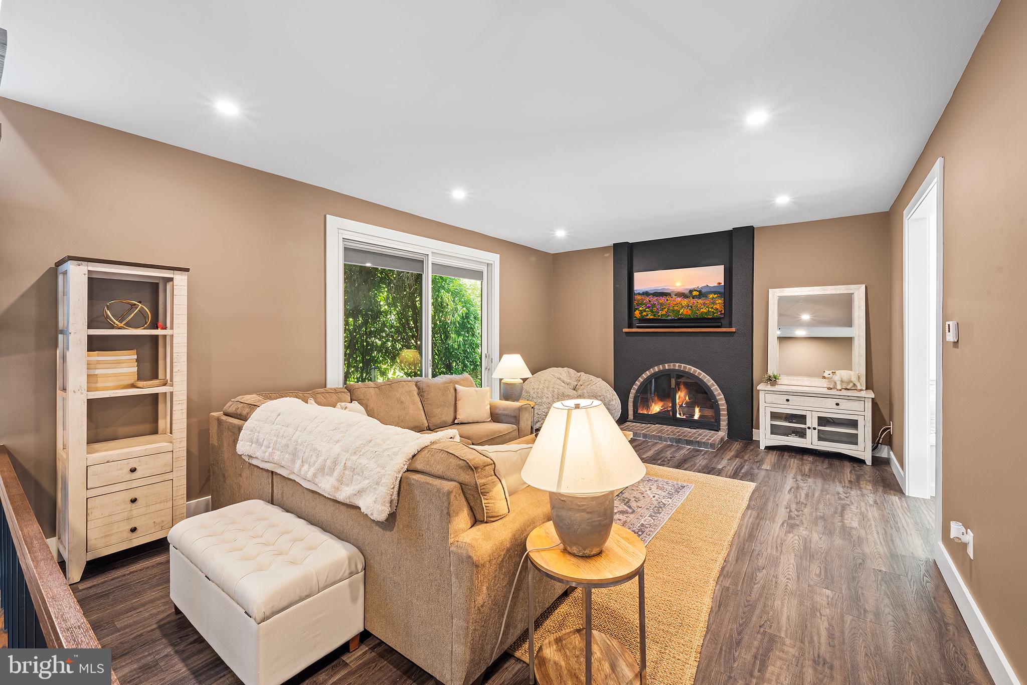 11 Brettagne Devon, PA 19333 - Photo 13 of 39 Open living with luxury and convenience