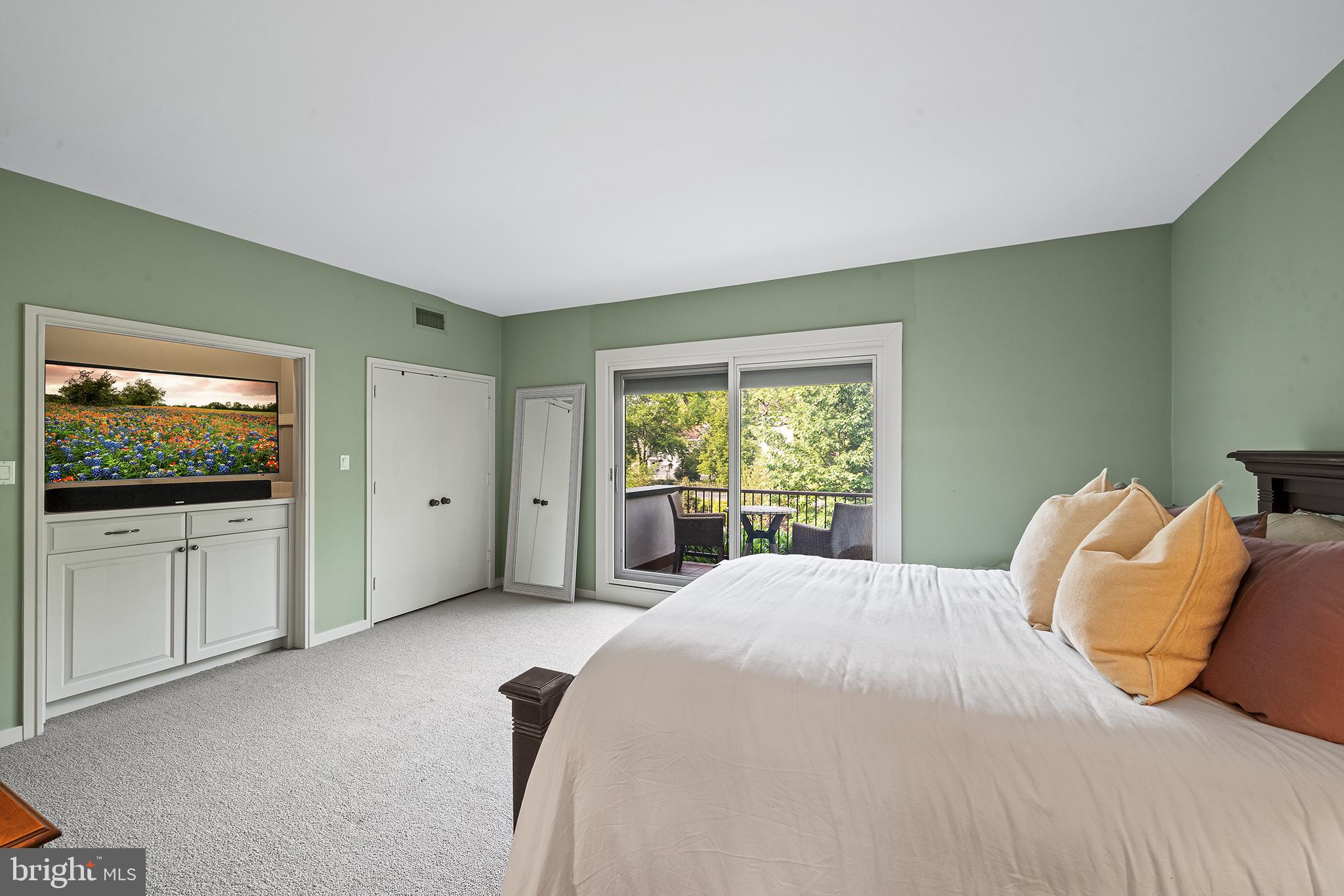 11 Brettagne Devon, PA 19333 - Photo 20 of 39 Primary bedroom with 2nd floor balcony