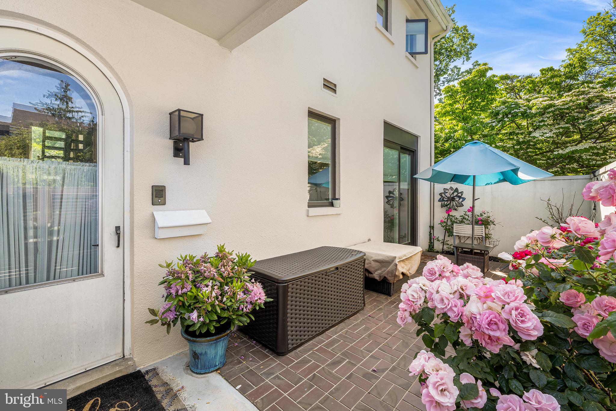 11 Brettagne Devon, PA 19333 - Photo 3 of 39 Private & serene patio